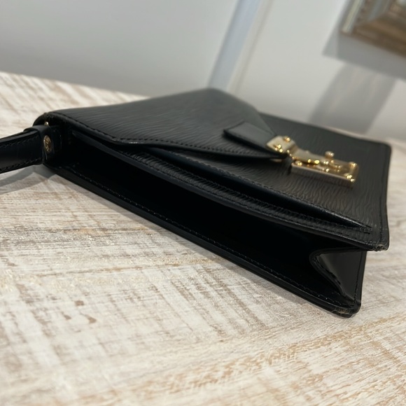 Louis Vuitton Black Epi Leather Pochette Serie Dragonne Clutch Bag with Key EUC - Picture 5 of 17